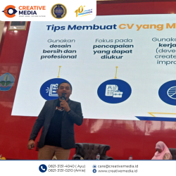 Narasumber Creative Media memberikan materi di Workshop Portofolio Digital Politeknik Negeri Jember